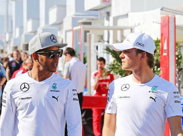 Foto zur News: Hamilton, Rosberg und "ein sehr schmaler Grat"