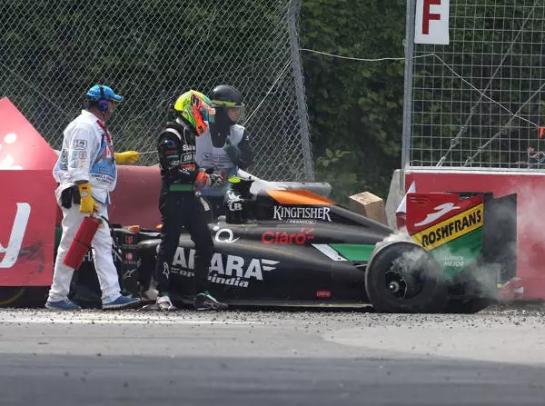 Felipe Massa, Sergio Perez Foto zur News: Stewards bleiben hart: Perez' Strafe weiter gültig