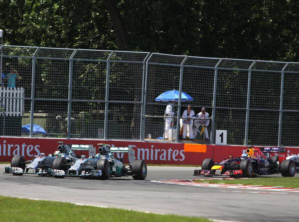 Foto zur News: Heißer Fight bei Mercedes: Lauda hebt den Daumen