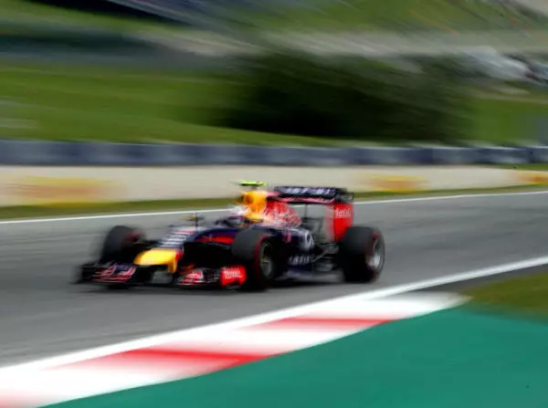 Daniel Ricciardo Foto zur News: Red Bull beim Heimspiel noch nicht auf Kurs