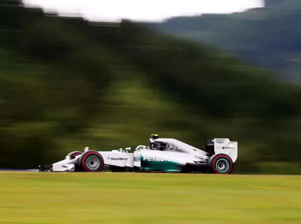 Nico Rosberg Foto zur News: ERS-Probleme: Mercedes noch nicht bei 100 Prozent