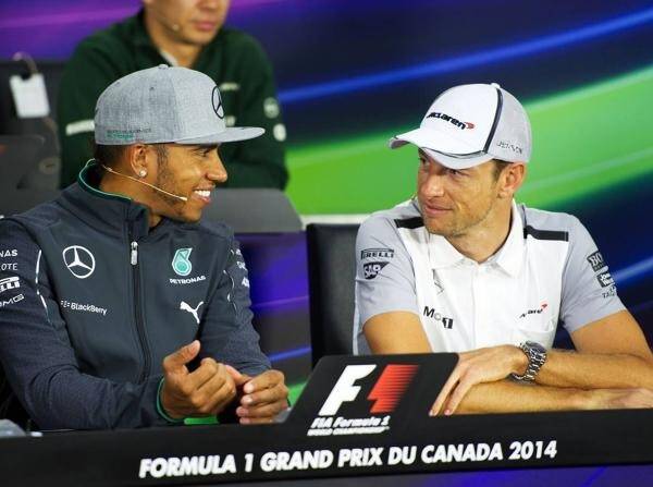 Foto zur News: Button: "Lewis ist mental stärker, als die meisten denken"