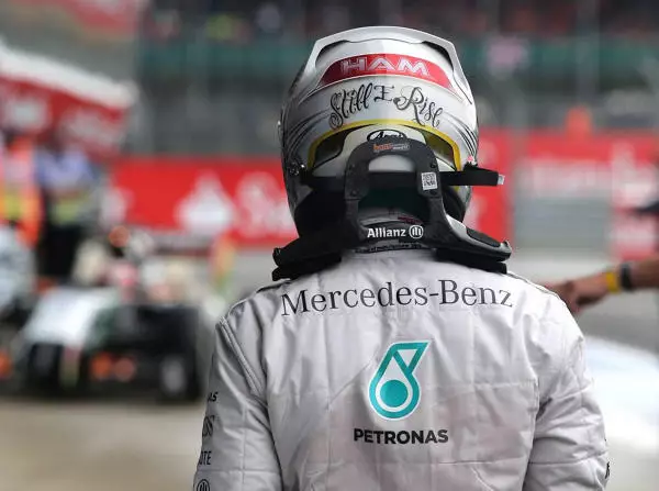 Lewis Hamilton Foto zur News: Wie in Österreich: Rosberg nutzt Hamilton-Fehler