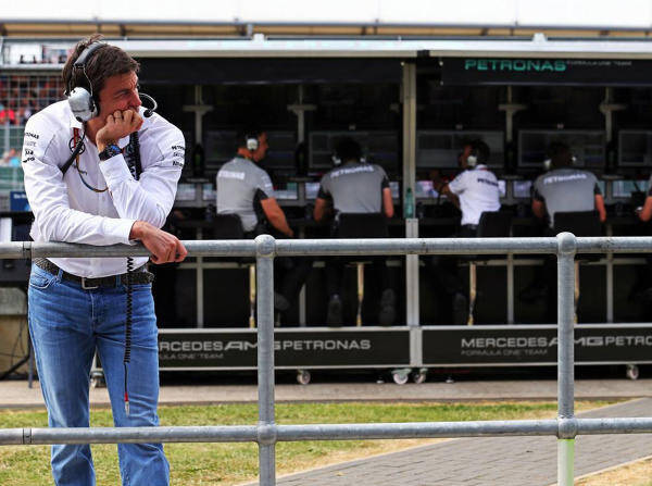 Foto zur News: Mercedes-Teamduell: Wolff hat seine Jungs im Griff