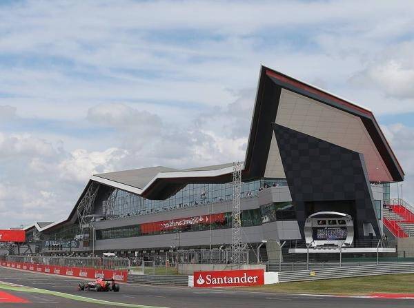 Foto zur News: Silverstone-Test: Spannung vor dem Debüt der 18-Zoll-Reifen