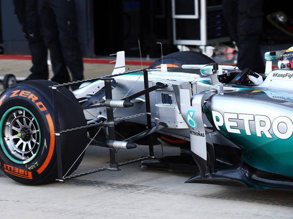 Foto zur News: Mercedes: Holpriger Testtag für Hamilton