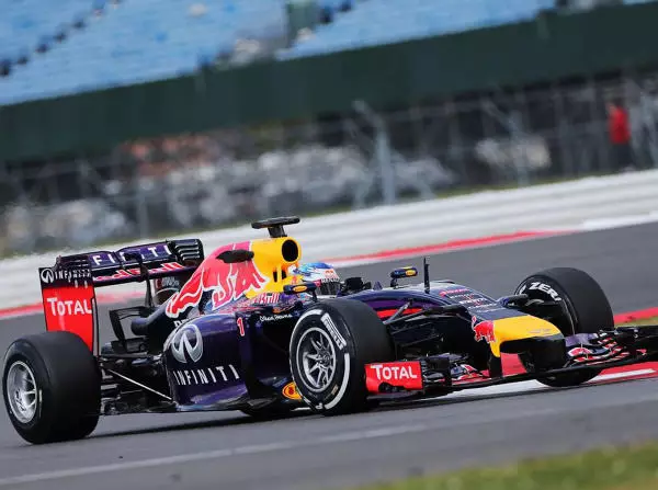 Foto zur News: Red Bull: Vettel testet 2015er-Reifen