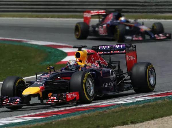 Sebastian Vettel, Jean-Eric Vergne Foto zur News: Nach McLaren-Vorbild: Red Bull und Toro Rosso ohne FRIC