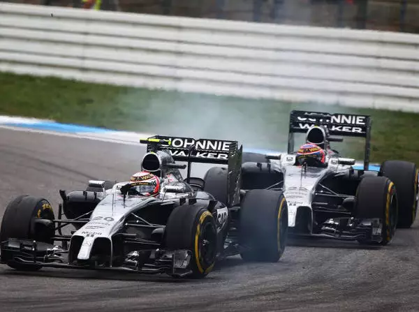 Foto zur News: Magnussen-Crash und Button-Strategie: McLaren enttäuscht