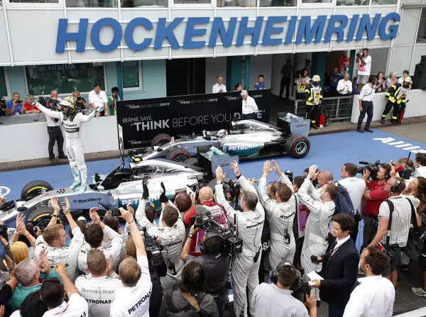 Foto zur News: Mercedes jubelt in Hockenheim: "Stolz, den Stern zu tragen"