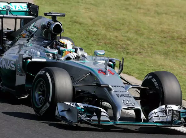 Lewis Hamilton Foto zur News: Mercedes am Freitag vorn: "Gut gelaufen"
