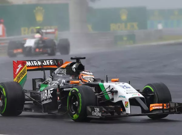 Nico Hülkenberg, Sergio Perez Foto zur News: Kollision Hülkenberg/Perez: "Wer hinten drauf fährt, ist schuld"