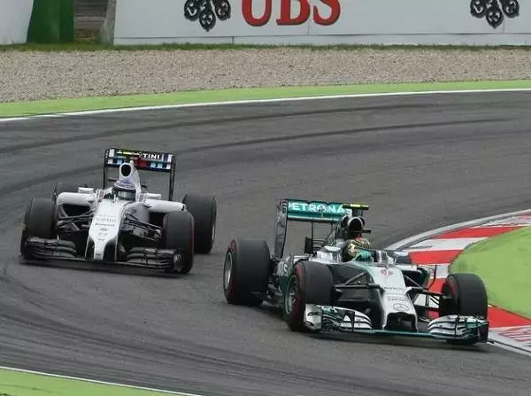 Nico Rosberg, Valtteri Bottas Foto zur News: Williams trotzt Unkenrufen: "Sind Mercedes näher gekommen"