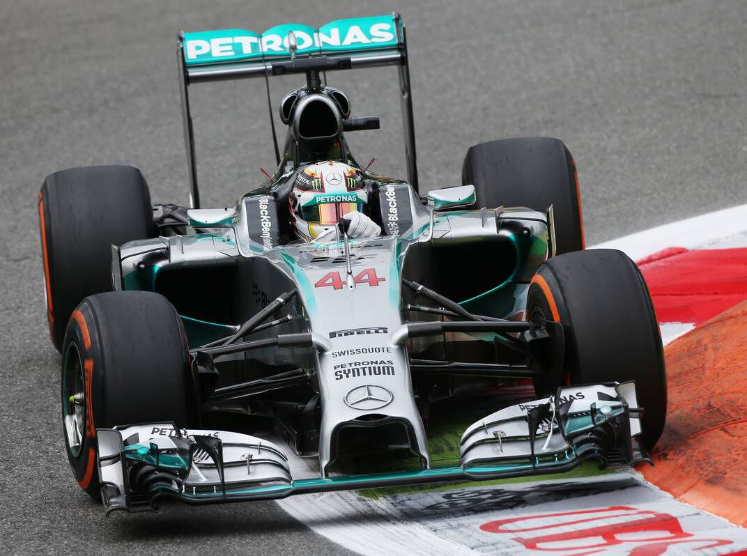 Foto zur News: Mercedes: Hamilton Tagesschnellster, aber erneut im Pech
