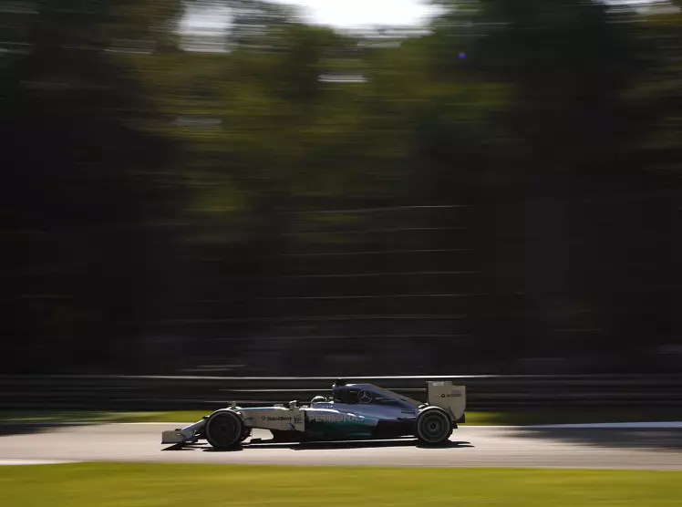 Foto zur News: Können nicht mal die "Technik-Gremlins" Mercedes stoppen?