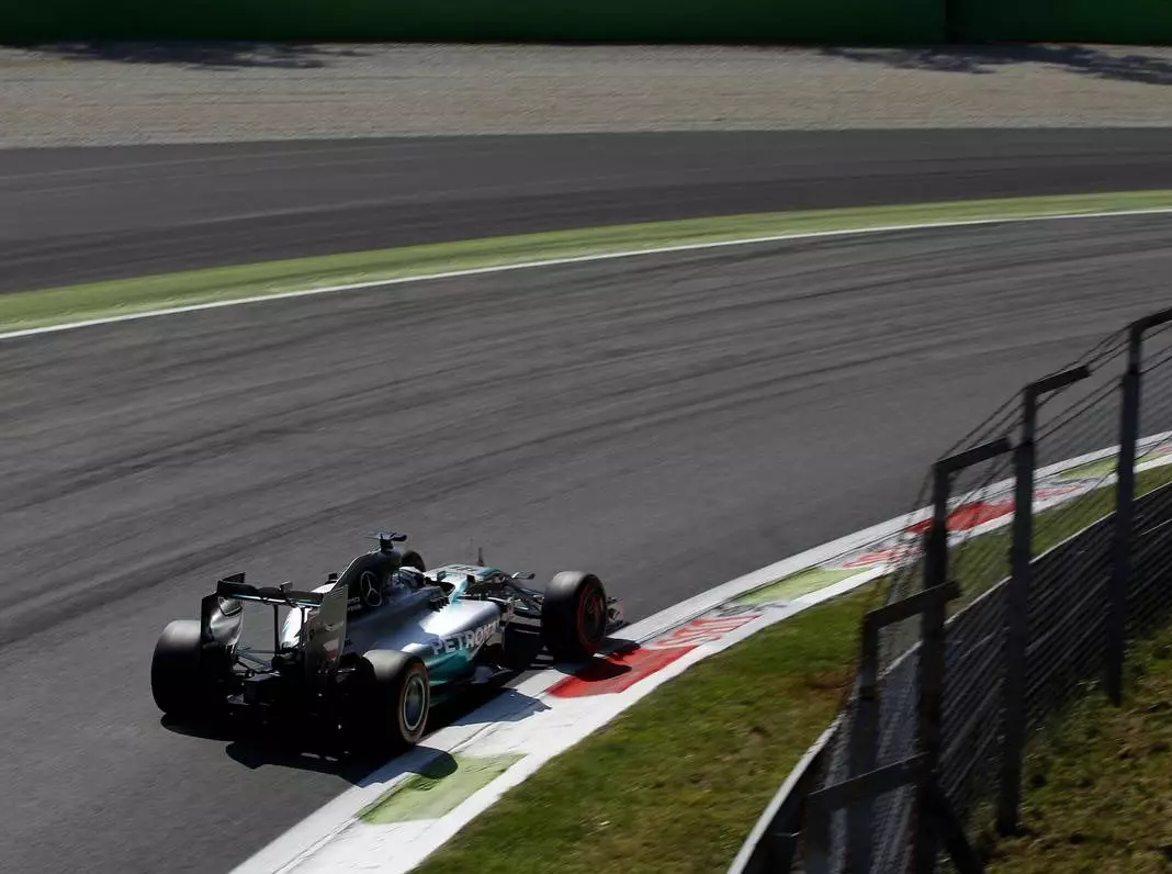 Lewis Hamilton in der Parabolica Foto zur News: "Neue" Parabolica: Das Urteil vor dem Rennen