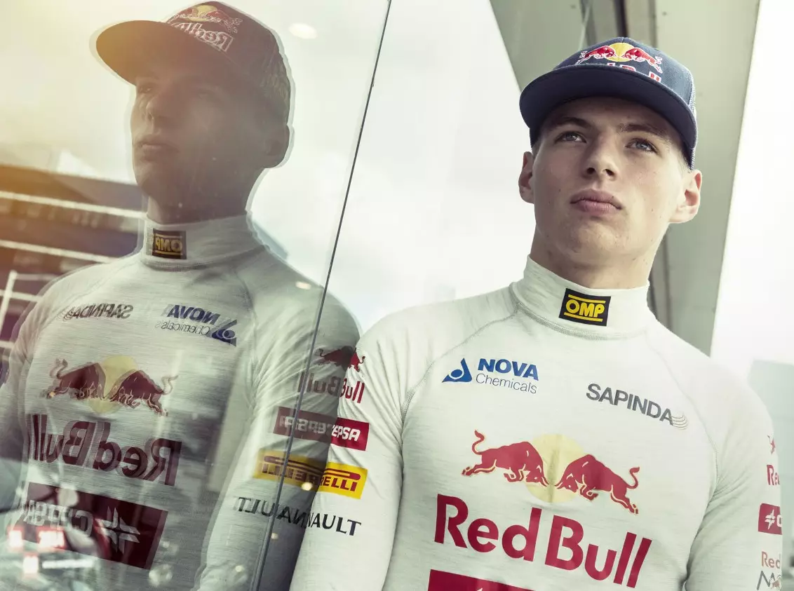 Max Verstappen Foto zur News: Toro Rosso von Verstappens Testdebüt "sehr beeindruckt"