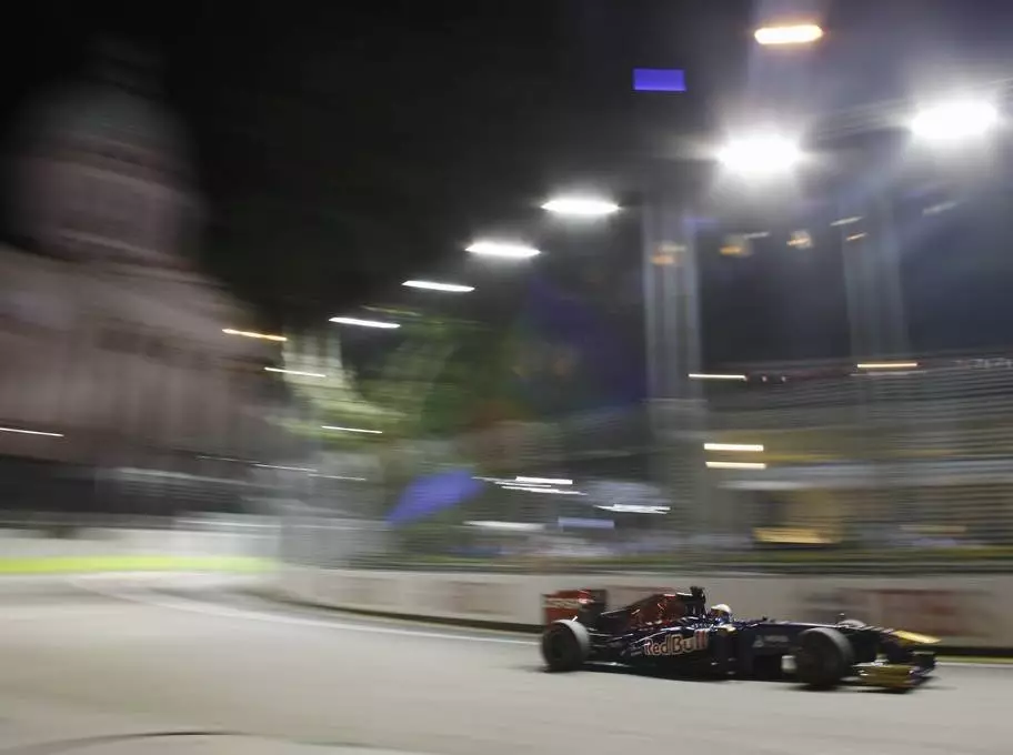 Jean-Eric Vergne Foto zur News: Toro-Rosso-Piloten stehen auf "coole" Nachtrennen