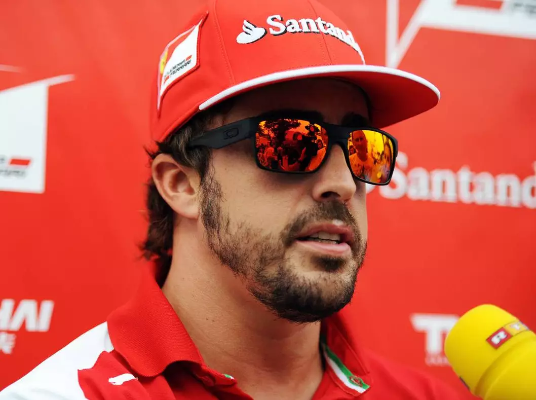 Fernando Alonso Foto zur News: Gerüchte über Wechsel: Alonso sauer auf italienische Medien