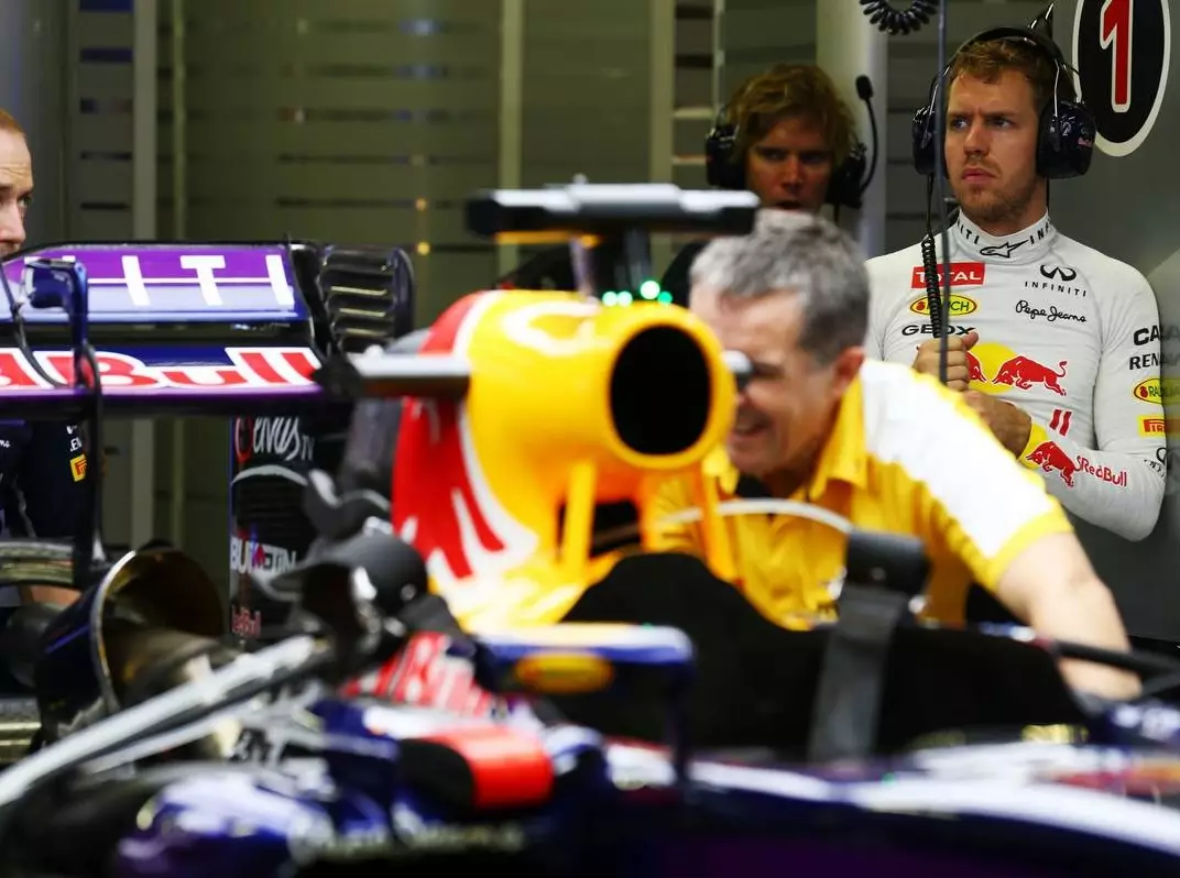 Sebastian Vettel Foto zur News: Red Bull: Gute Performance, Motorschaden bei Vettel
