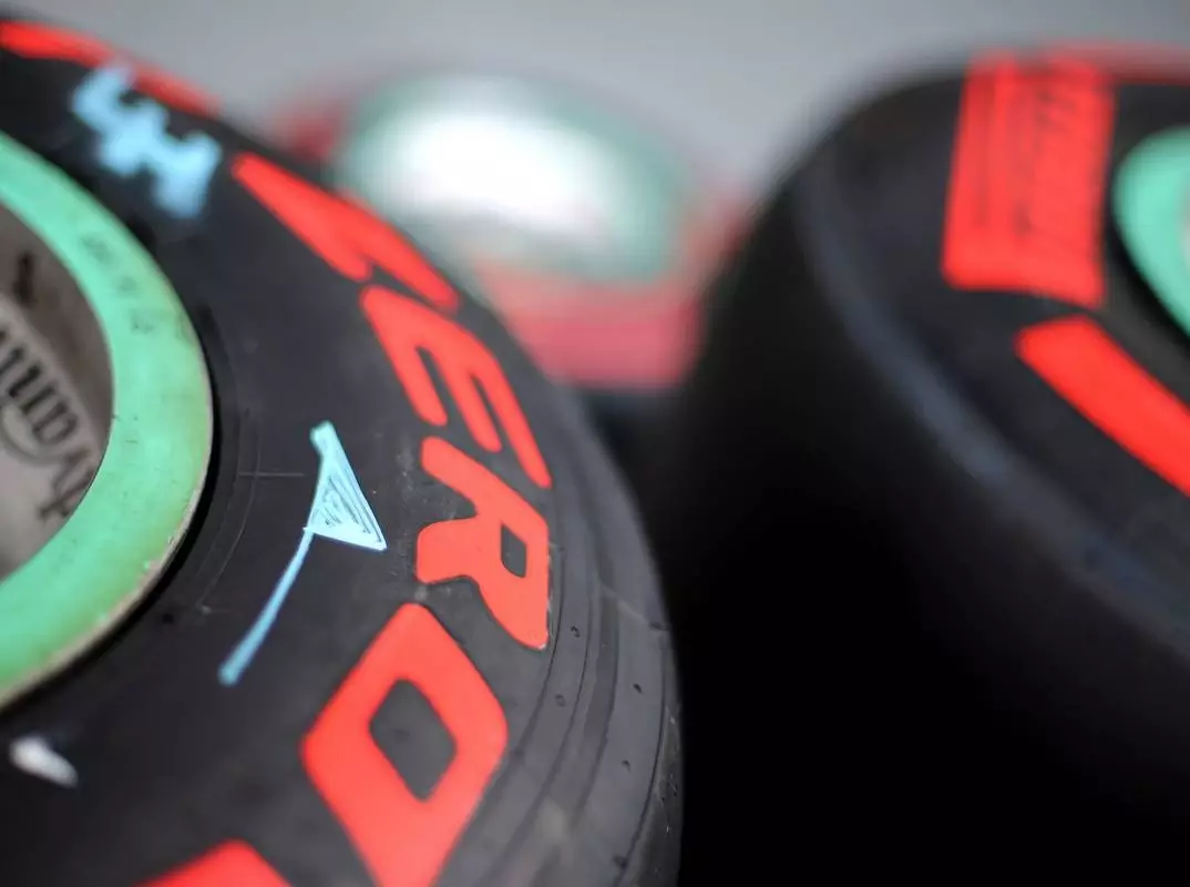 Pirelli Foto zur News: Pirelli rechnet in Singapur mit drei Stopps