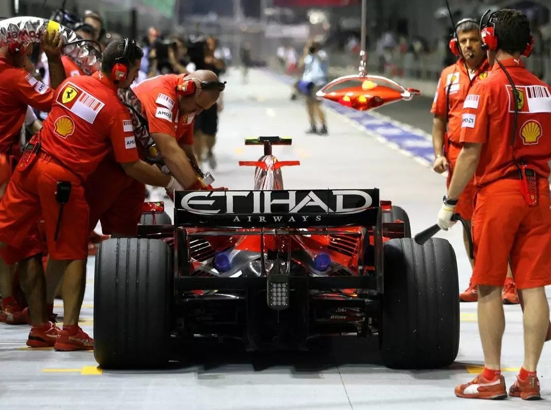 Felipe Massa Foto zur News: Singapur 2008 - Als Massa seine WM verlor