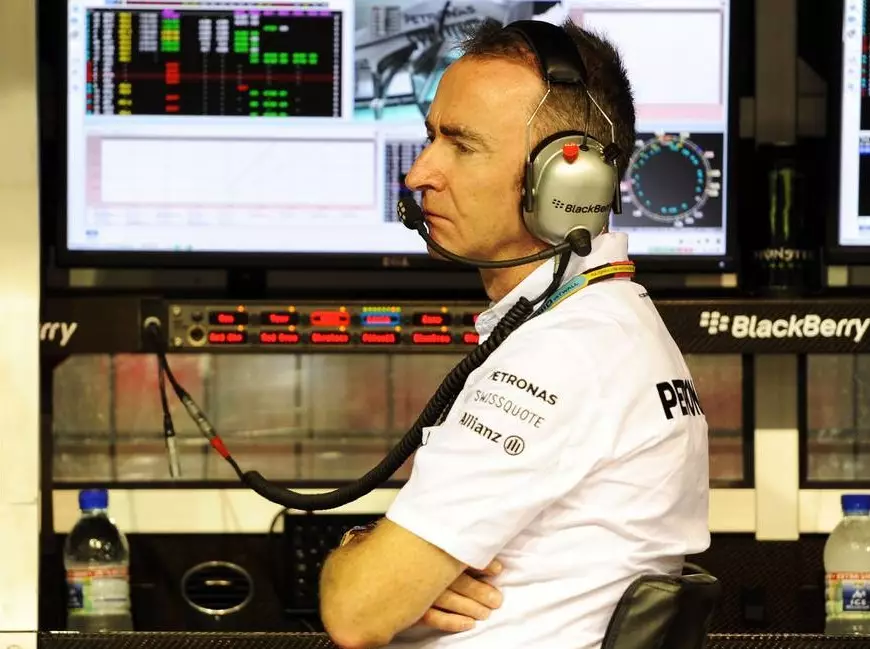 Paddy Lowe Foto zur News: Mercedes über Funkstille: Albtraum oder kein Problem?