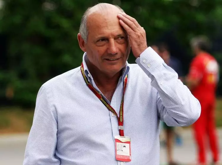 Ron Dennis Foto zur News: Gerüchte: Honda bei Entwicklung drei Monate im Rückstand