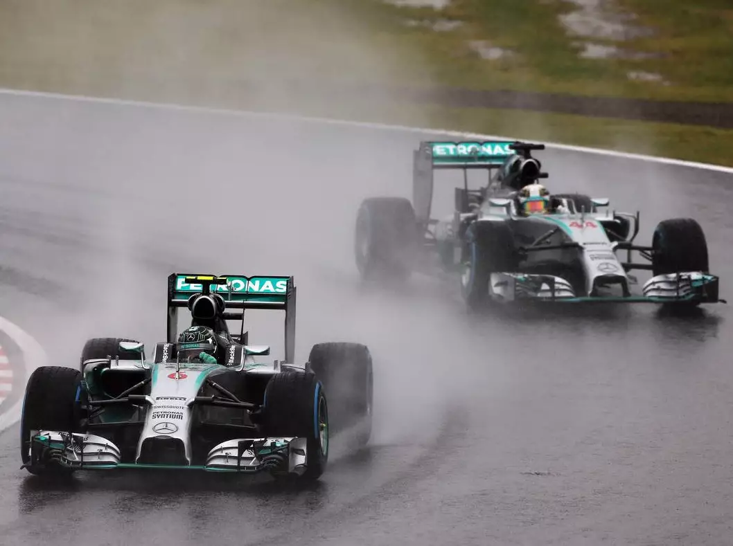 Foto zur News: Hamilton triumphiert im Regen-Chaos von Suzuka