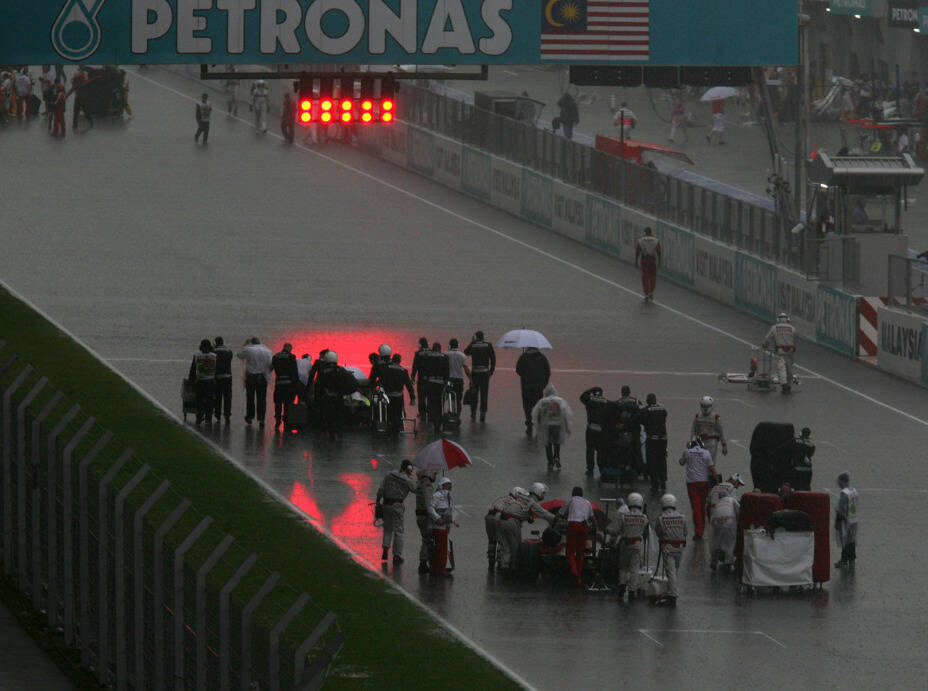 Foto zur News: Nach Bianchi-Unfall: Malaysia will frühere Startzeit