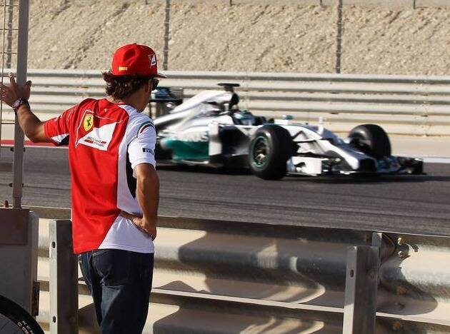 Foto zur News: Vertragspoker: Hat Alonso ab 2016 Mercedes im Visier?