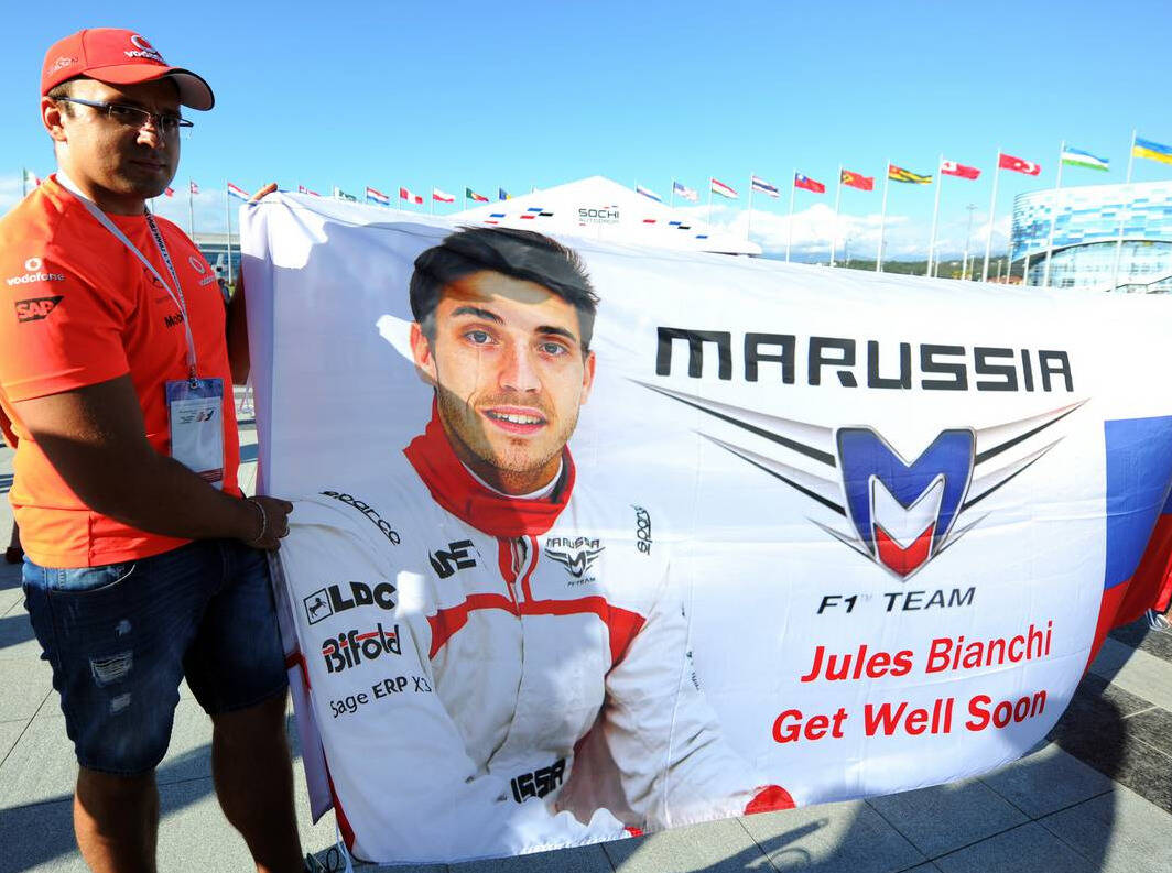 Foto zur News: #ForzaJules: Plakate, Aufkleber und Wünsche an jeder Ecke