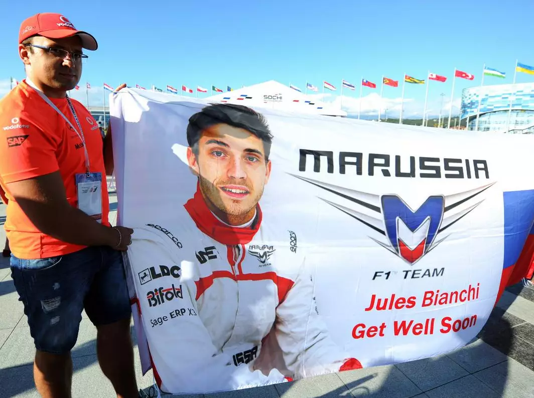 Jules Bianchi Foto zur News: #ForzaJules: Plakate, Aufkleber und Wünsche an jeder Ecke