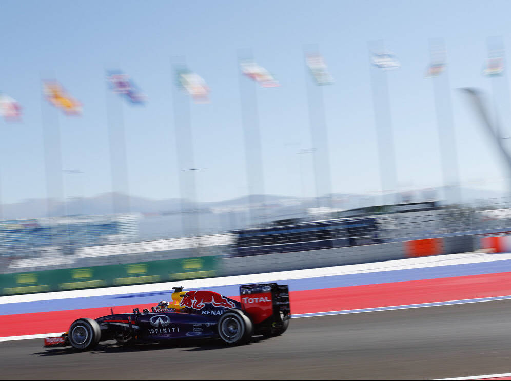Foto zur News: Horner: Ricciardo hat die Balance, Vettel noch nicht