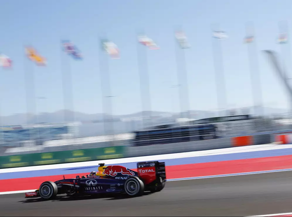 Foto zur News: Horner: Ricciardo hat die Balance, Vettel noch nicht