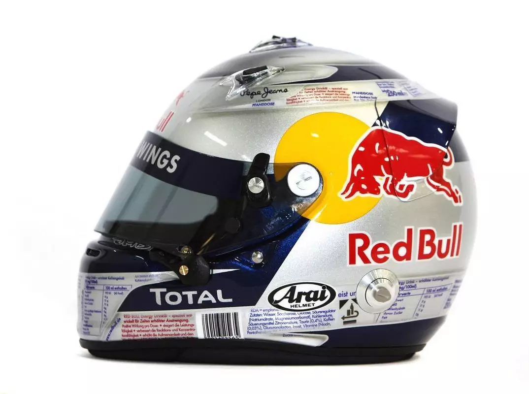 Helm von Sebastian Vettel Foto zur News: Red Bull #AND# Vettel: Frage nach Sponsoring "stellt sich nicht"