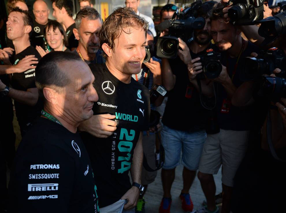 Foto zur News: Vollprofi Rosberg: Partytiger mit Mundschutz