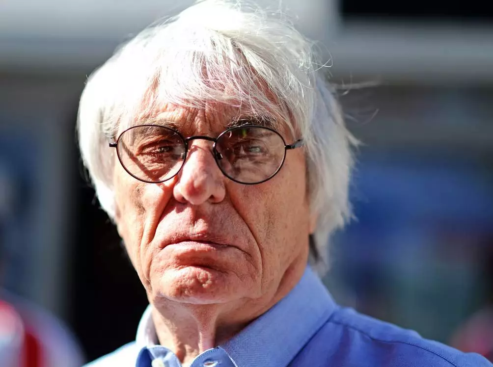 Foto zur News: Bernie Ecclestone: Motor-Entscheidung bei Red Bull gefallen