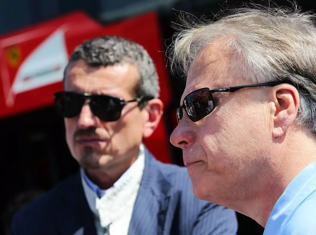 Günther Steiner und Gene Haas Foto zur News: Haas: Welche Fahrer bekommen den Zuschlag?