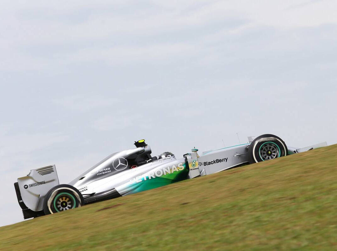 Foto zur News: Rosberg legt vor: Mercedes dominiert zum Auftakt