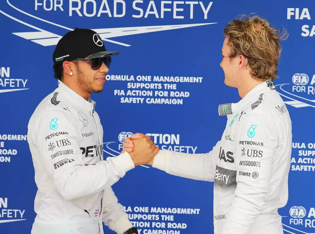 Foto zur News: Rosberg, Hamilton und der Chinese auf dem Boot