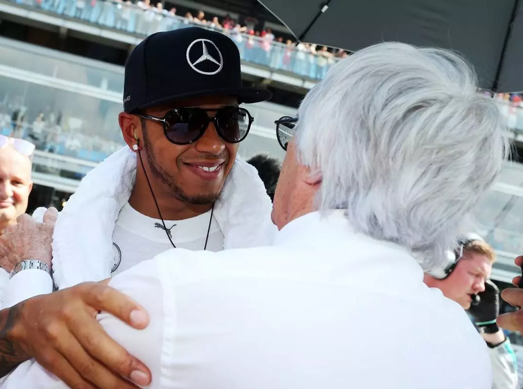 Lewis Hamilton, Bernie Ecclestone Foto zur News: Ecclestones Rat an Sebastian Vettel: Mach es wie Hamilton!