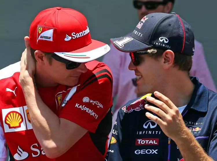 Sebastian Vettel, Kimi Räikkönen Foto zur News: Vettel und Räikkönen: Badminton-Wette um einen Ferrari