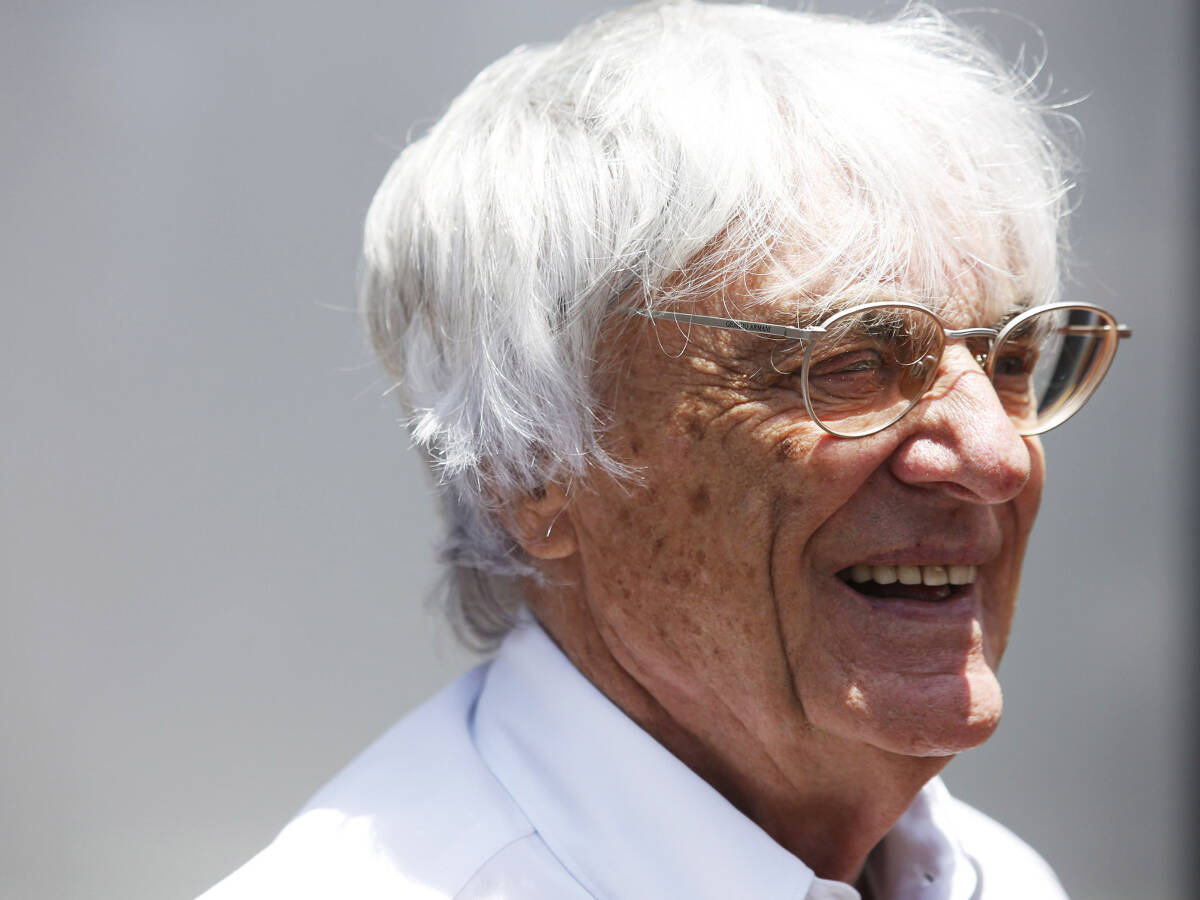 Foto zur News: Der ewige Ecclestone: Als Formel-1-Boss in den Sarg