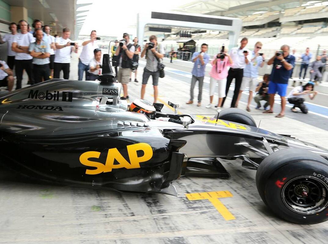 Foto zur News: Technikprobleme: McLaren-Honda sechs Stunden in der Box