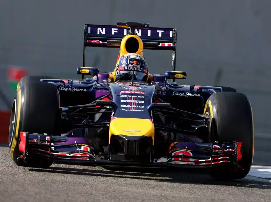 Foto zur News: Defekt stoppt die Arbeit von Red-Bull-Pilot Ricciardo