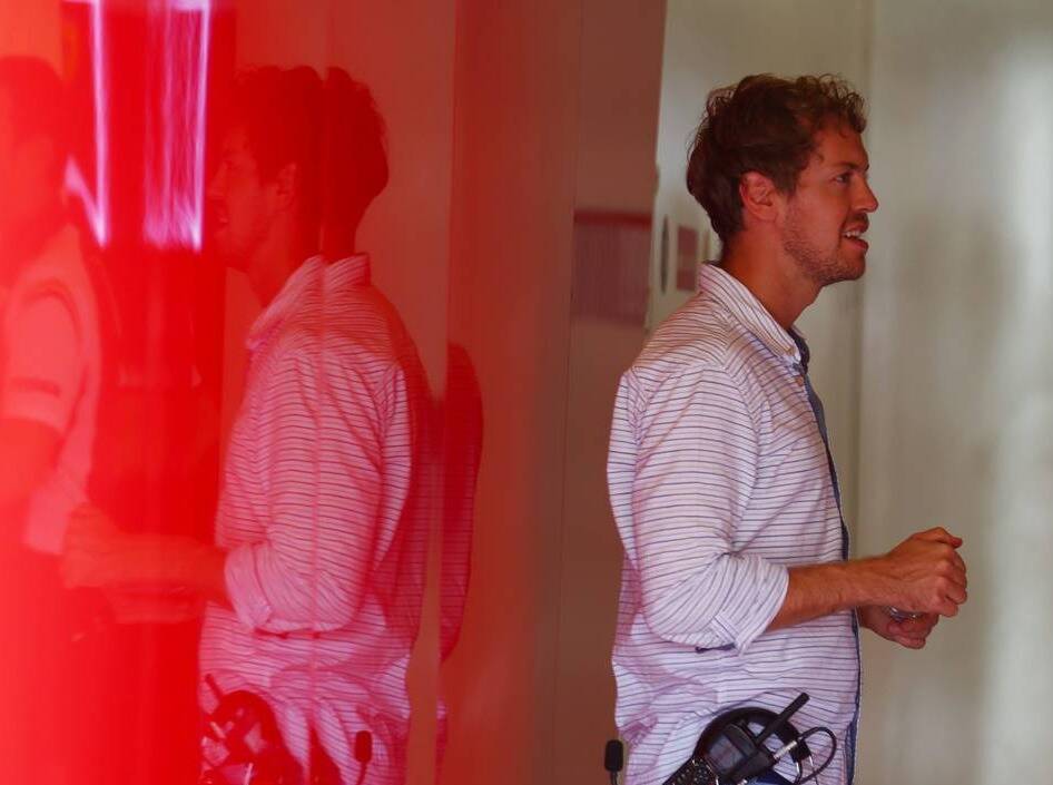 Foto zur News: Ferrari-Star Vettel schreibt WM-Titel 2015 ab