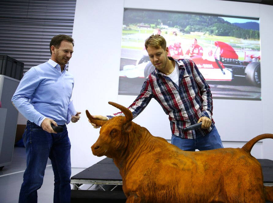Foto zur News: Vettel: Weltmeister-Red-Bull gibt's erst nach Ferrari