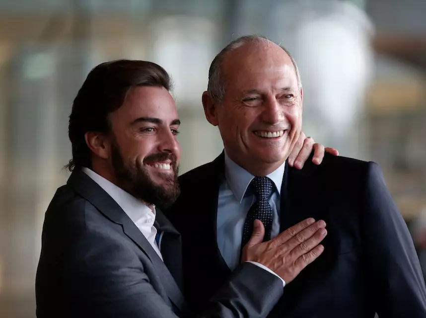 Foto zur News: Fernando Alonso und Ron Dennis: Ziemlich beste Freunde