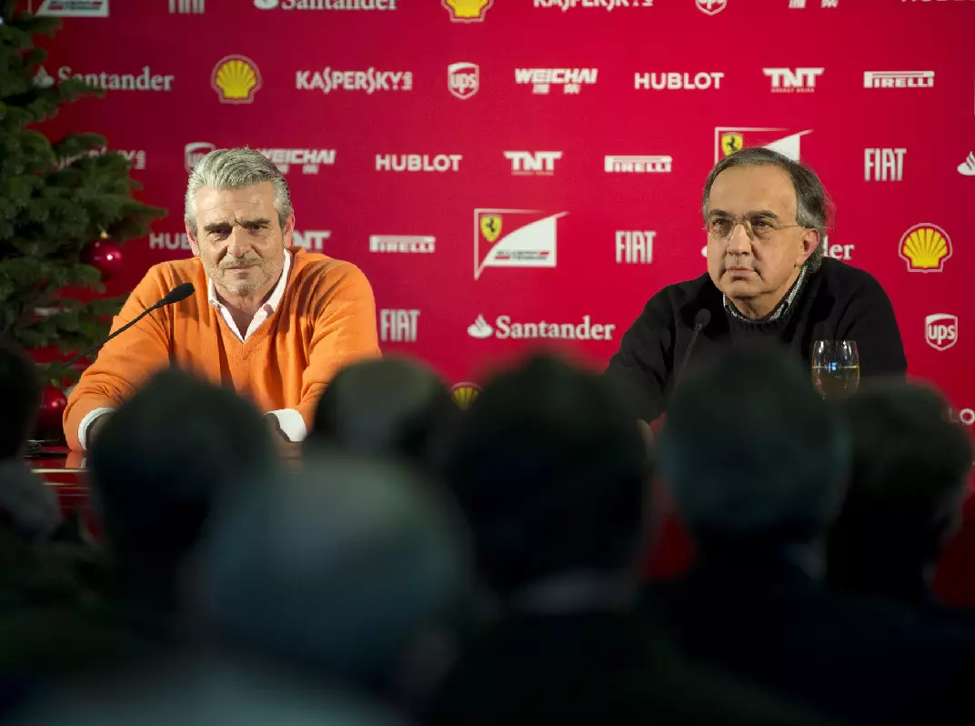 Maurizio Arrivabene, Sergio Marchionne Foto zur News: Kein Blick zurück: Volle Kraft voraus bei Ferrari